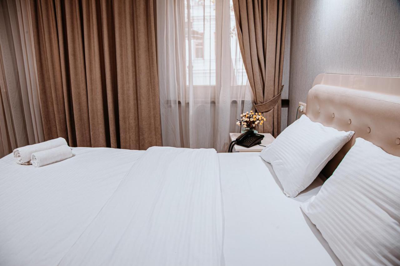 Sama Grand Hotel Tbilisi Buitenkant foto