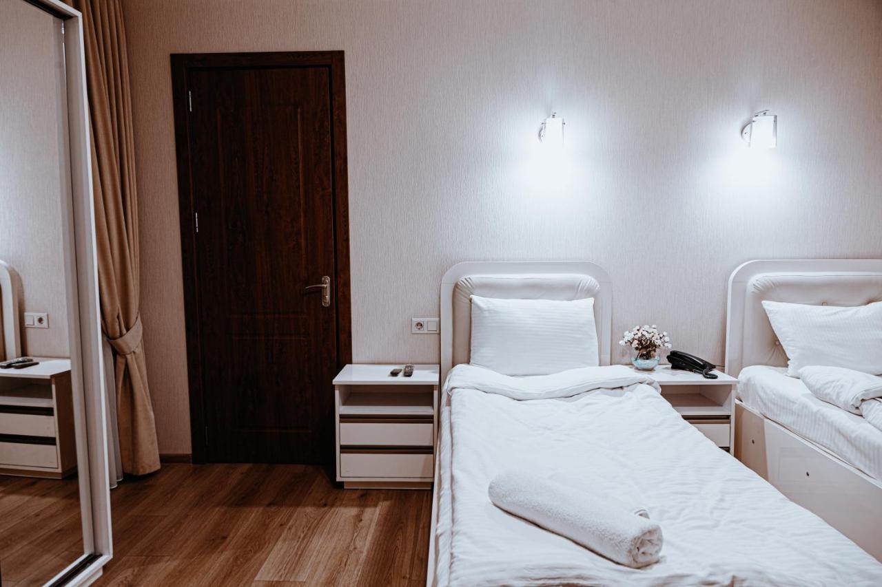 Sama Grand Hotel Tbilisi Buitenkant foto