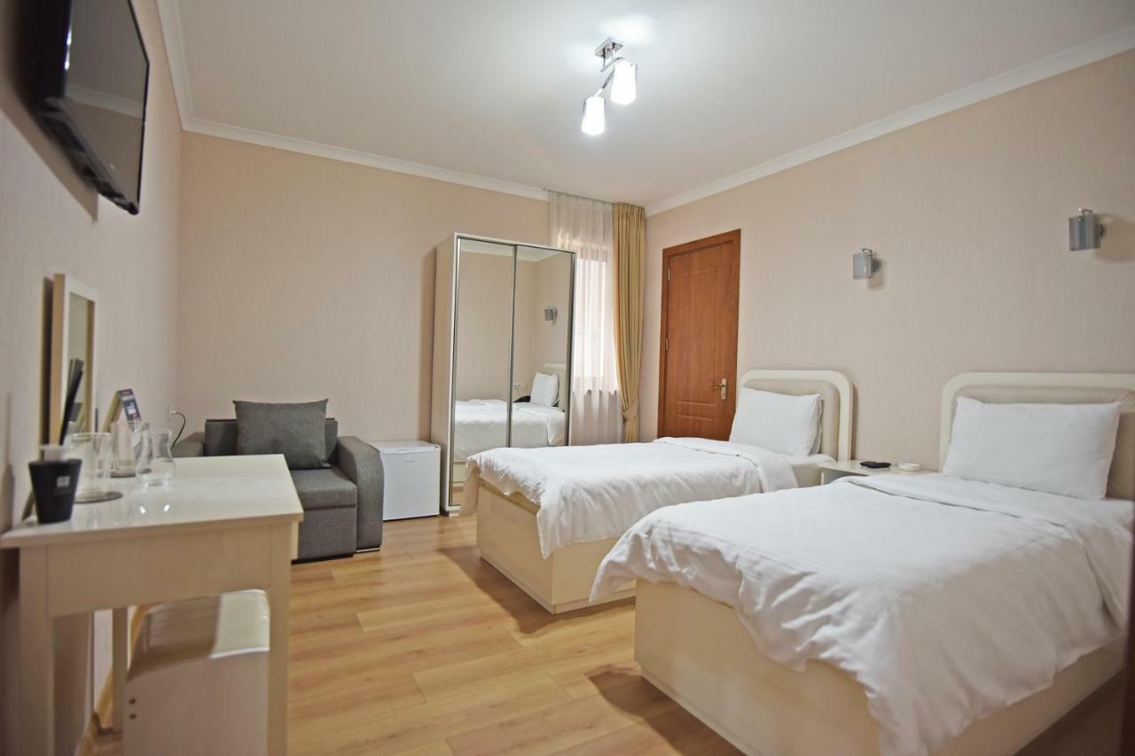 Sama Grand Hotel Tbilisi Buitenkant foto
