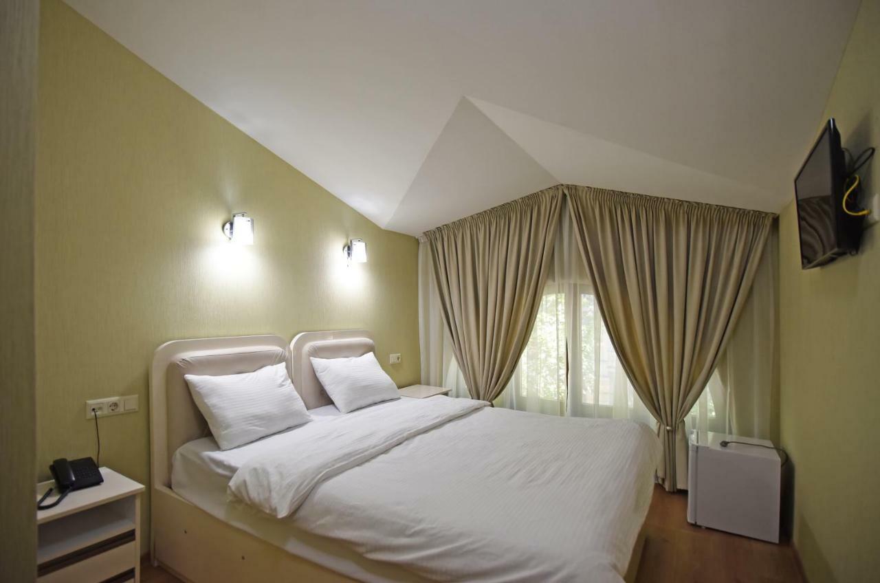 Sama Grand Hotel Tbilisi Buitenkant foto