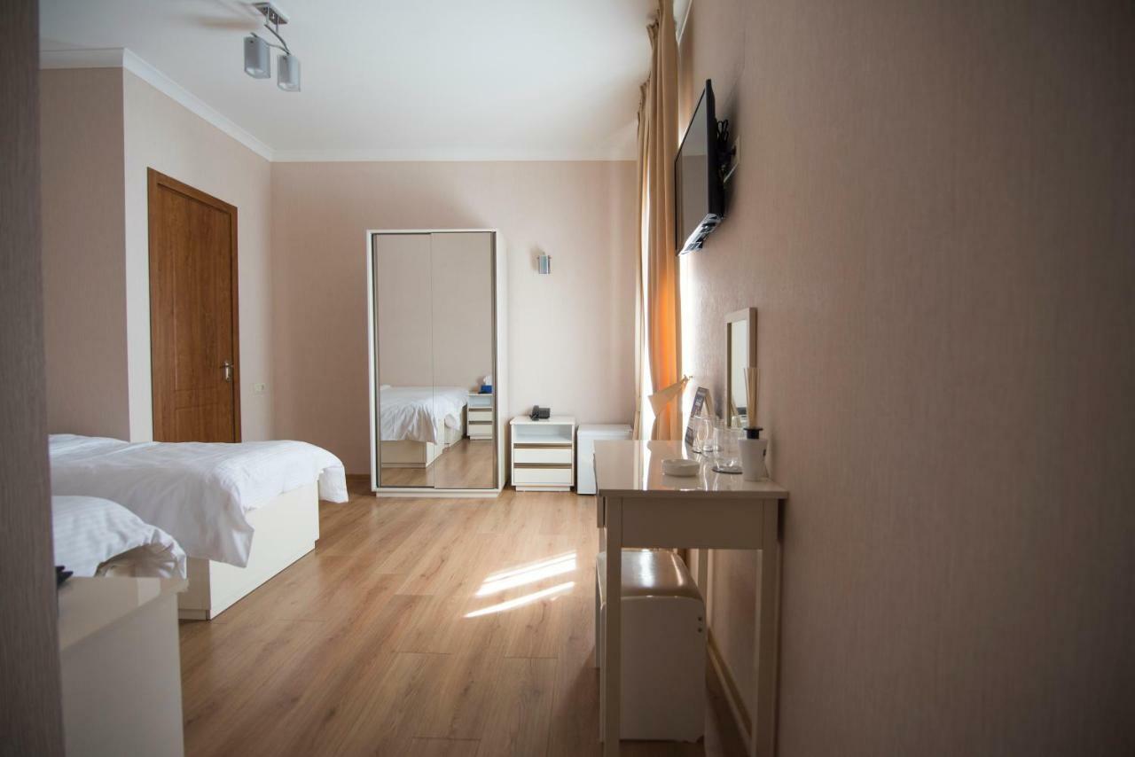 Sama Grand Hotel Tbilisi Buitenkant foto