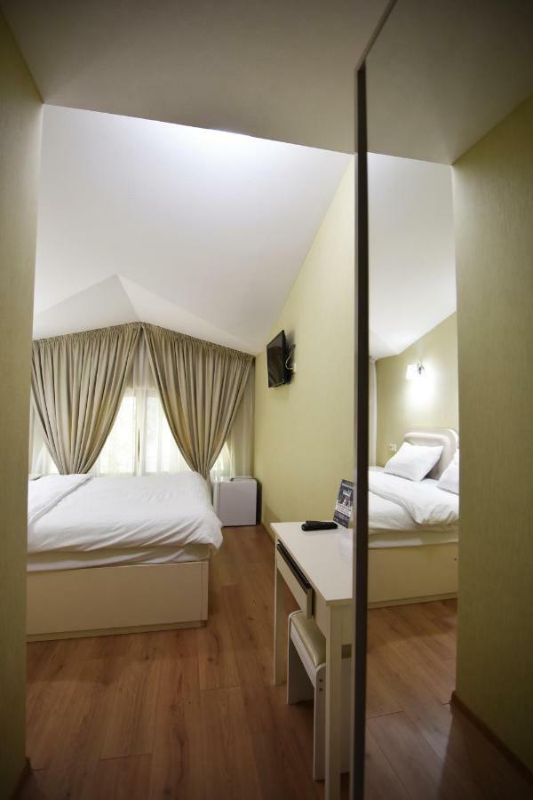 Sama Grand Hotel Tbilisi Buitenkant foto