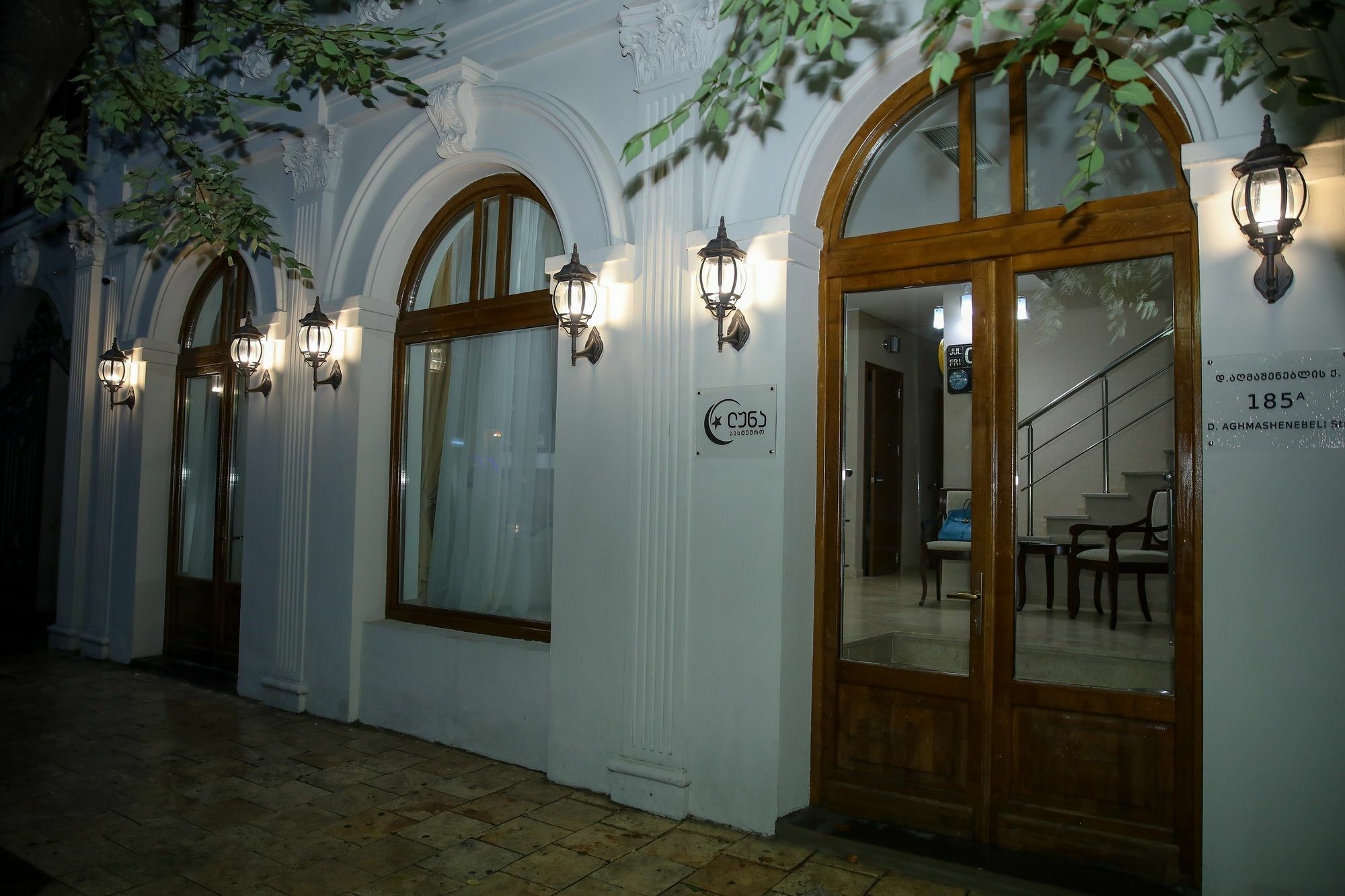 Sama Grand Hotel Tbilisi Buitenkant foto