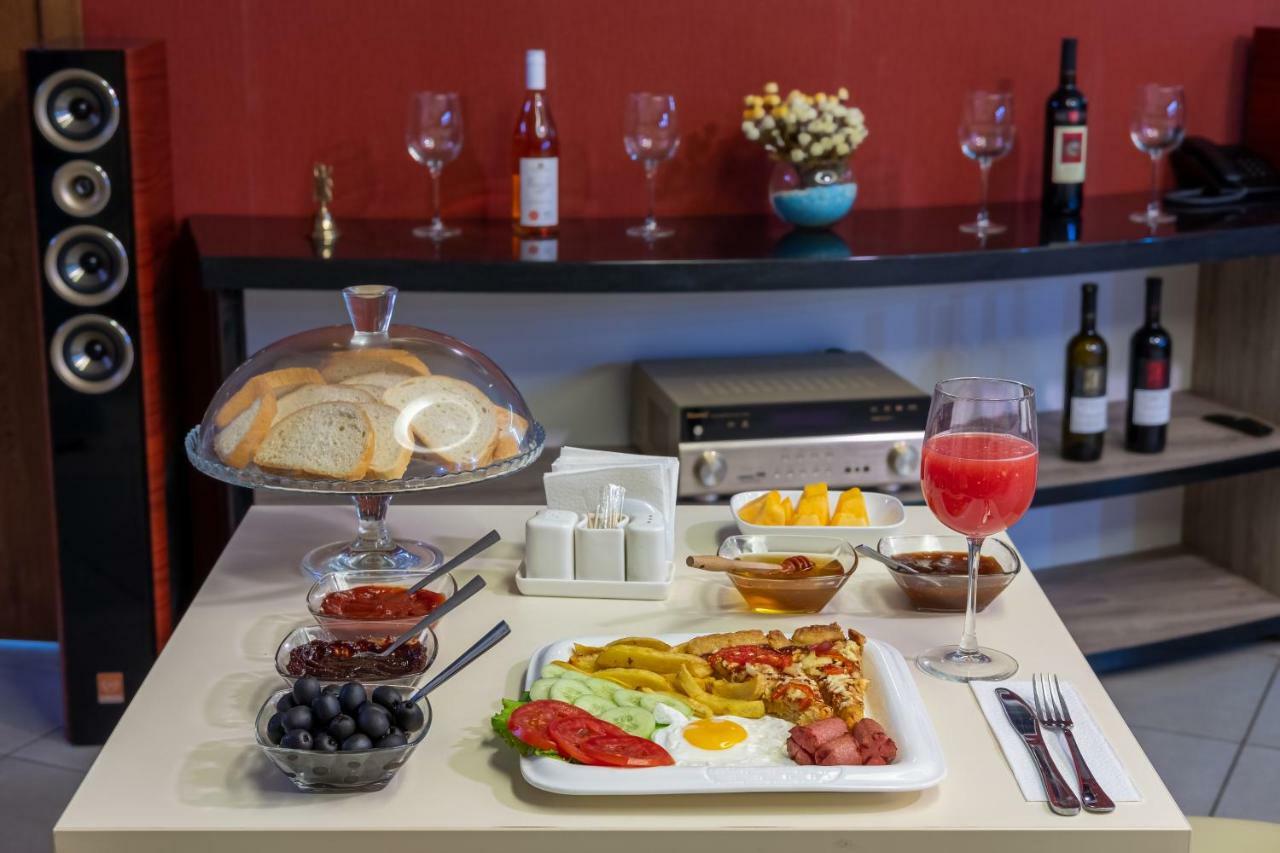 Sama Grand Hotel Tbilisi Buitenkant foto