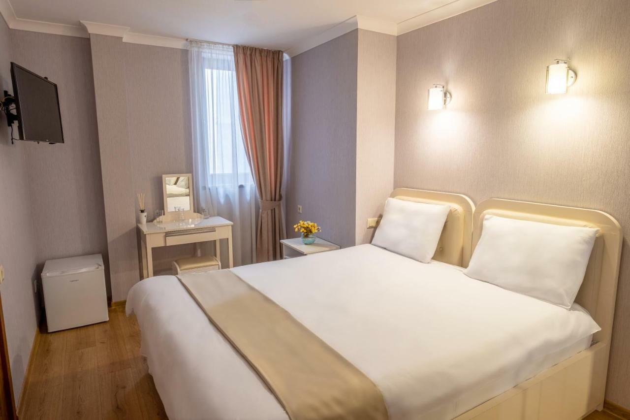 Sama Grand Hotel Tbilisi Buitenkant foto
